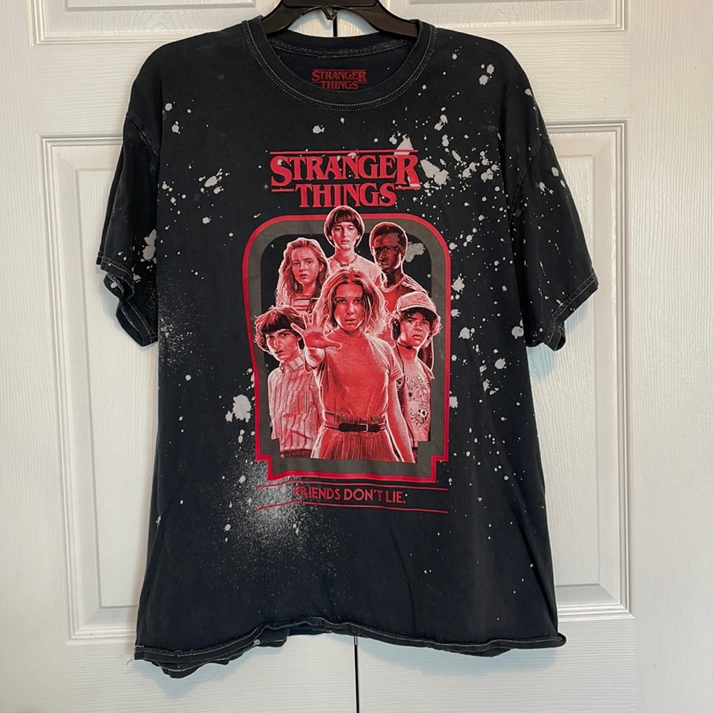 ❤️3/$25❤️ gently used Stranger Things bleached tee men’s X-Large